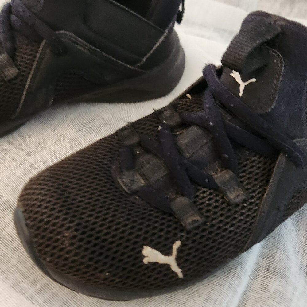 Boys Black Puma Sneakers Size 2